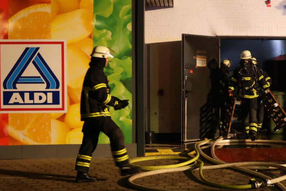 Hamburg: Feuer im Aldi! Polizei ermittelt nach Brand in der Backstube