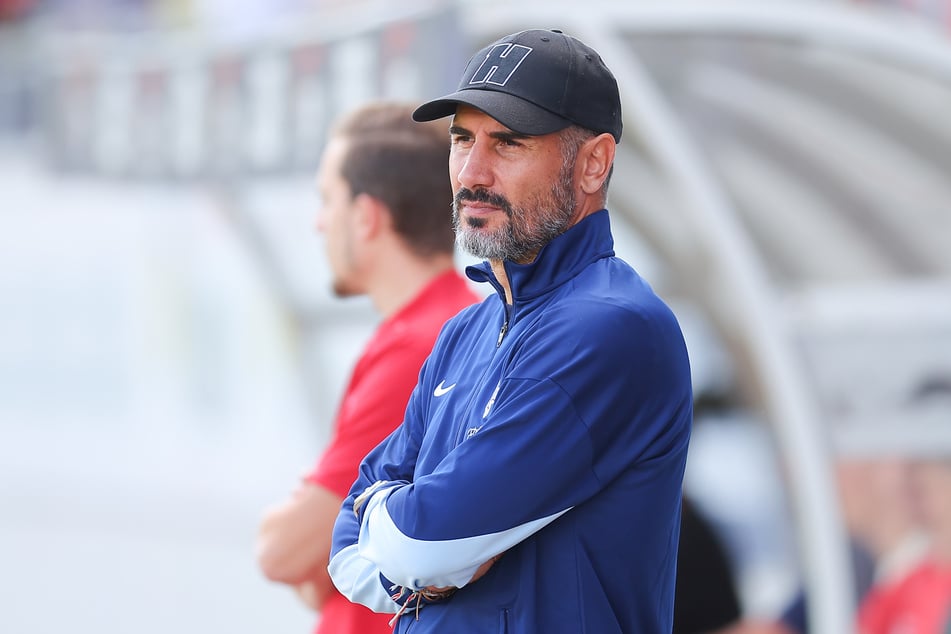 Cristian Fiel, Ex-Spieler und Trainer von Dynamo Dresden und Vorgänger von Stefan Leitl bei Hertha BSC ist im Stadion.