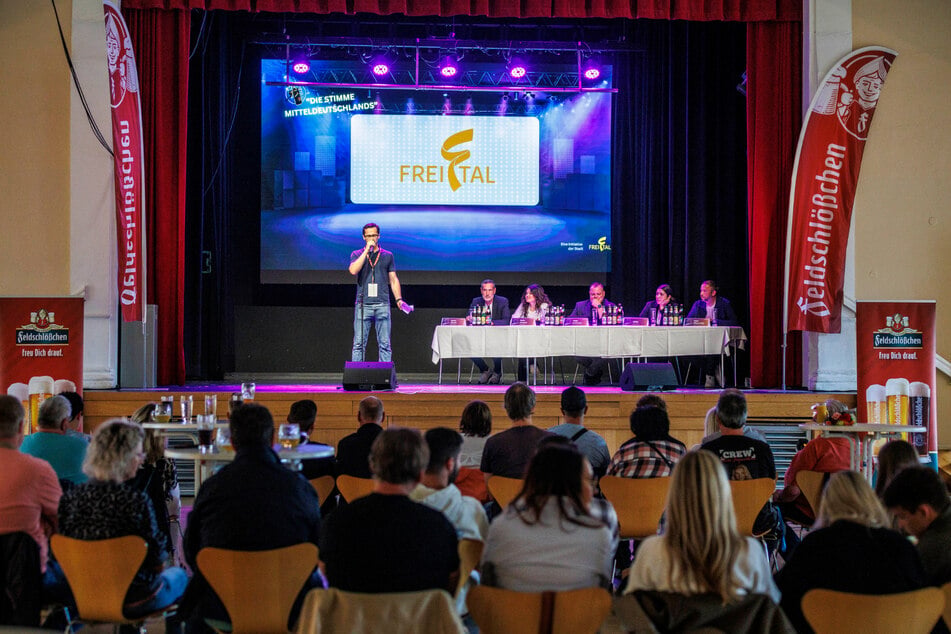 Vedran auf der Bühne unter den Augen der hochkarätigen Jury.