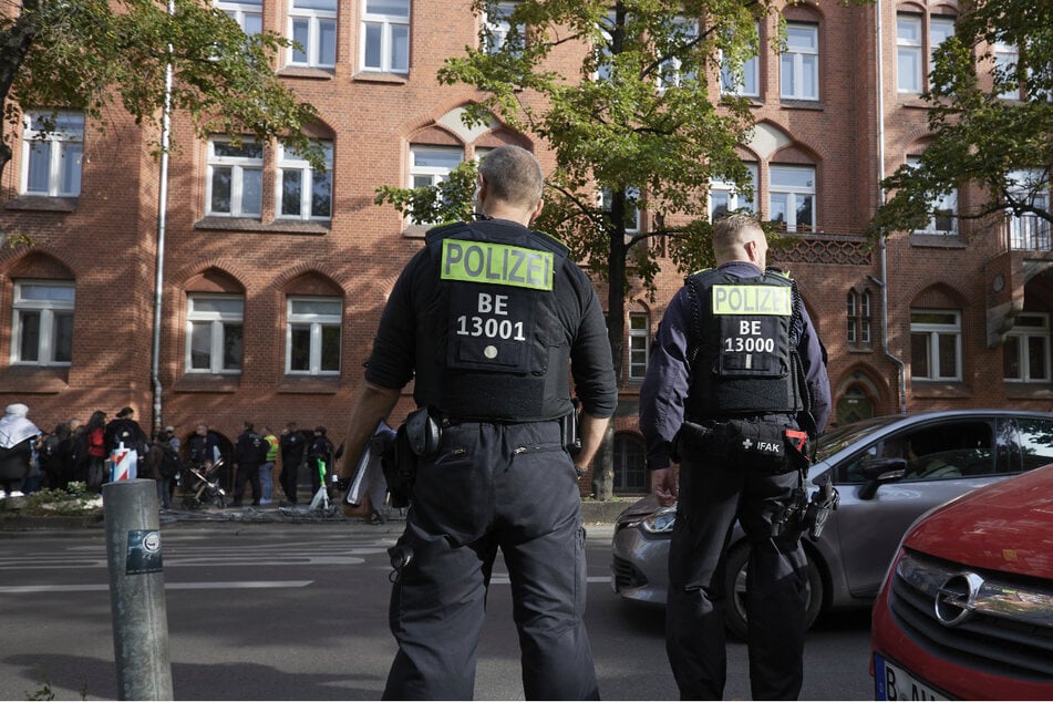 Am Ernst-Abbe-Gymnasium in der Sonnenallee im Berliner Stadtteil Neukölln kam es zu einem Vorfall im Zusammenhang mit dem Nahost-Konflikt.