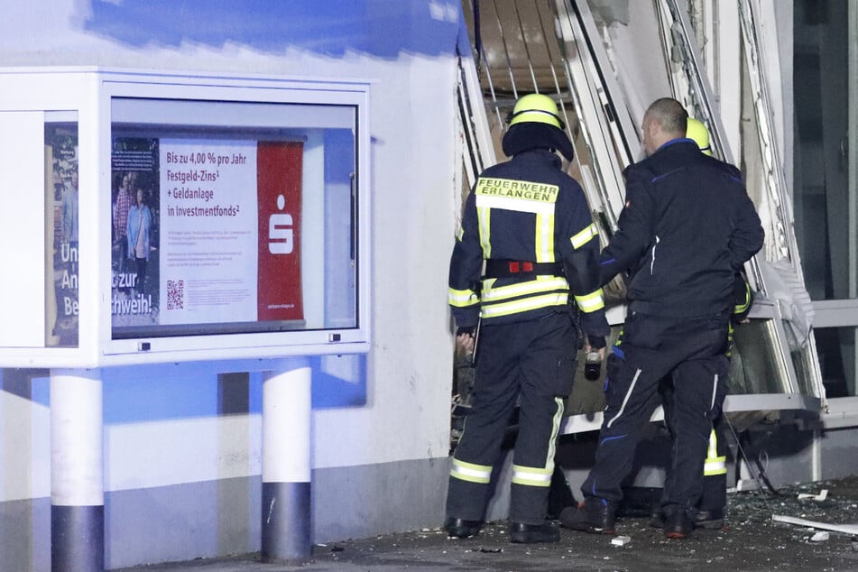 Ein Sprengsatz detonierte nicht: Zwei Geldautomaten in Erlangen gesprengt
