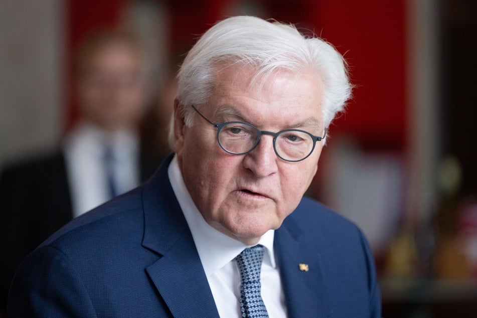 Bundespräsident Frank-Walter Steinmeier (69) wünscht sich, dass sich vor allem junge Menschen mehr mit den Verbrechen der NS-Zeit auseinandersetzen.