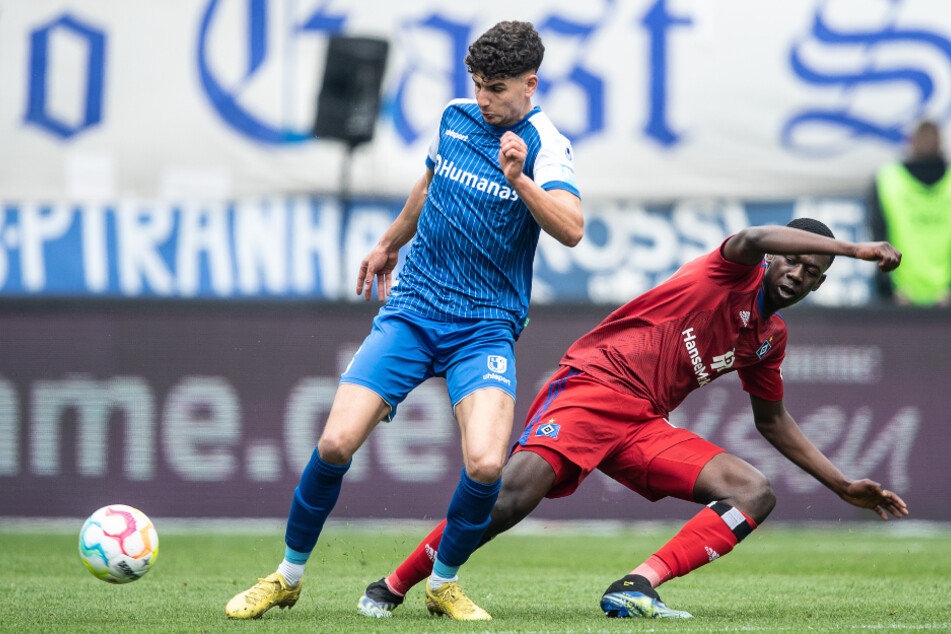 Daniel Elfadli (26, l.) vom 1. FC Magdeburg hat in den Spielen gegen den HSV einen Eindruck hinterlassen.