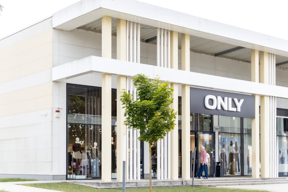 Top-Marken wie ONLY gibt's in den Marken-Outlets Schwarzheide-Mitte dauerhaft günstig.