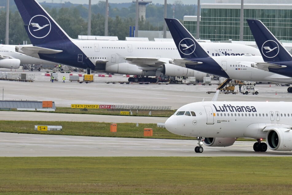 Lufthansa: Chaos an Bord: Lufthansa-Flieger muss wegen randalierendem Passagier umdrehen