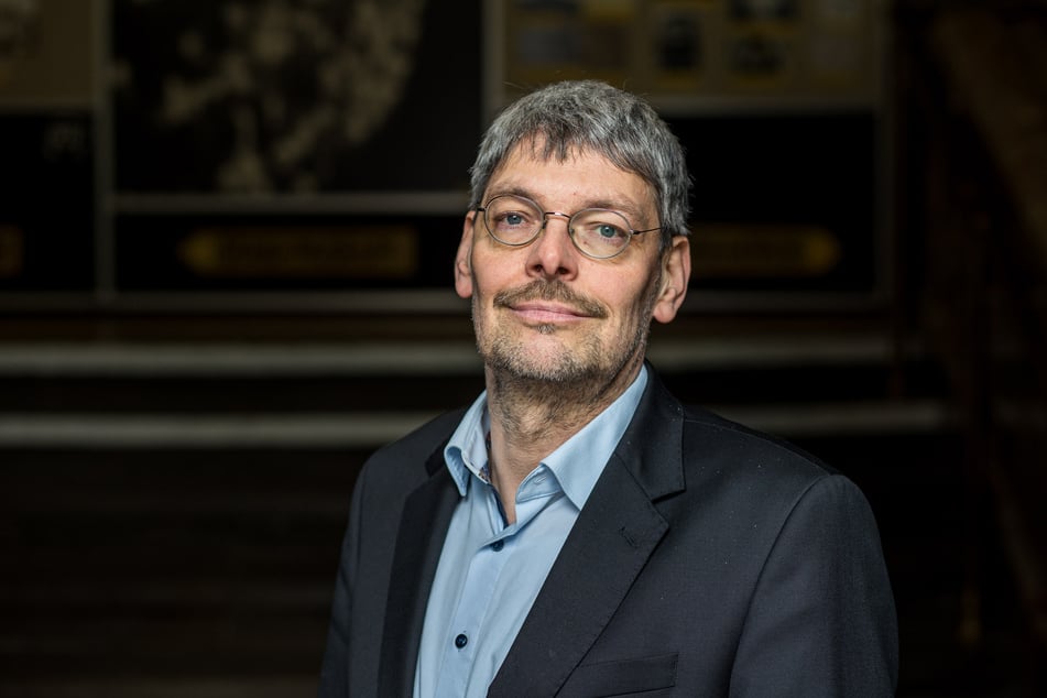 Tobias Hollitzer gehört nicht mehr dem Vorstand des Trägervereins Bürgerkomitee Leipzig e.V. an.