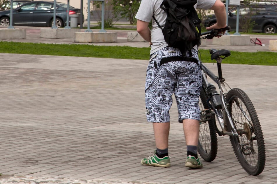 Am Donnerstag wurde eine Frau (84) von einem Radfahrer attackiert. (Symbolfoto)
