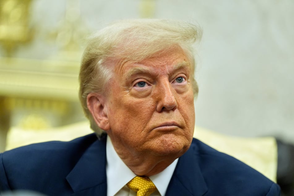 Auch an US-Präsident Donald Trump (79) nagt das Alter.