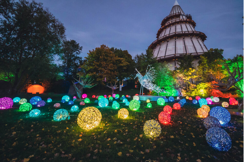 Auch in diesem Jahr schmücken 250 Lichtmotive den Elbauenpark in Magdeburg