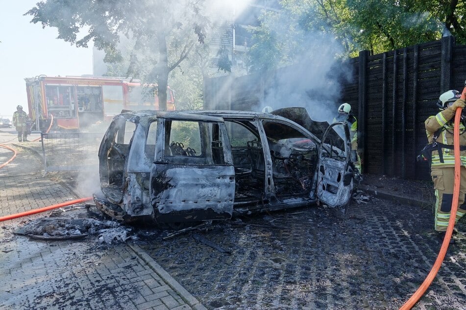 Vom Wagen blieb nicht mehr viel übrig.