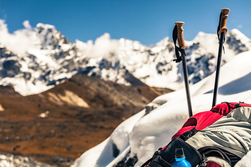 Bei einem unglücklichen Sturz bohrte sich ein Trekkingstock in den Körper von David Cifaldi. (Symbolfoto)