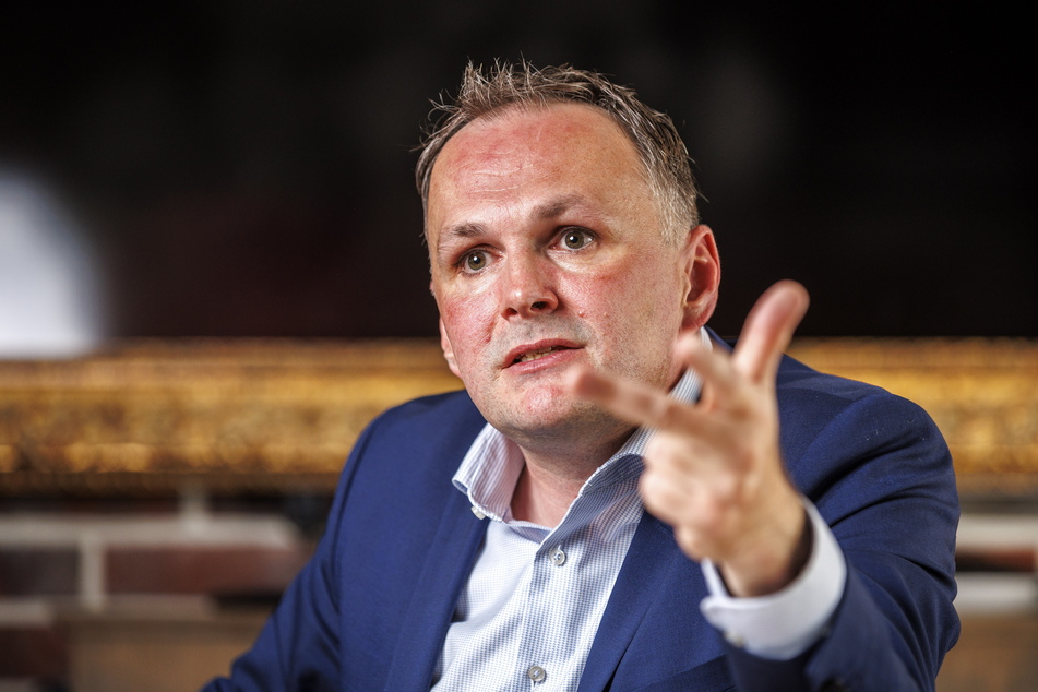 Linken-Fraktionschef André Schollbach (44) kritisiert die Partys von OB Hilbert.