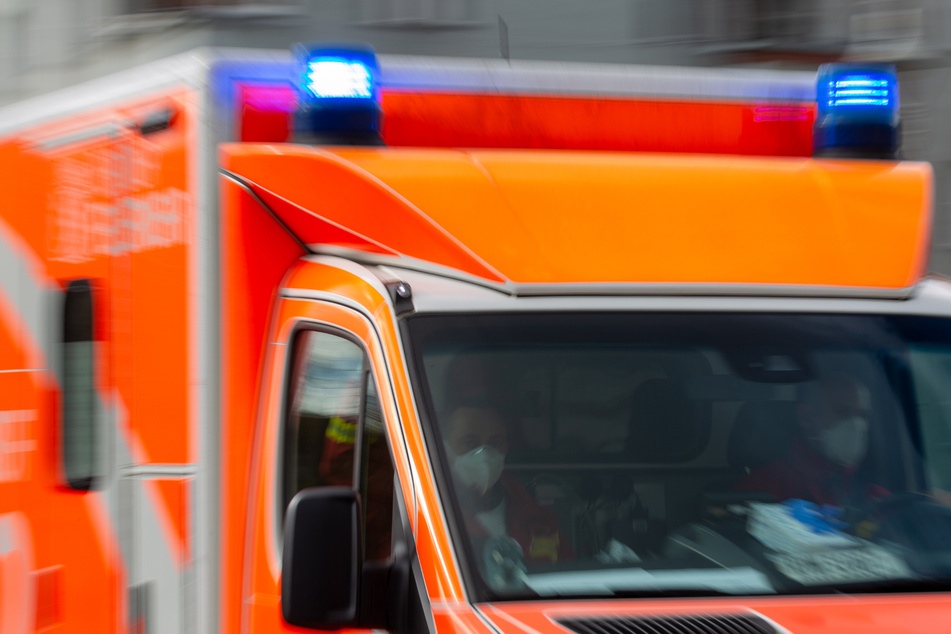 Auffahrunfall am Stauende nach Oldtimer-Brand: Drei Menschen verletzt