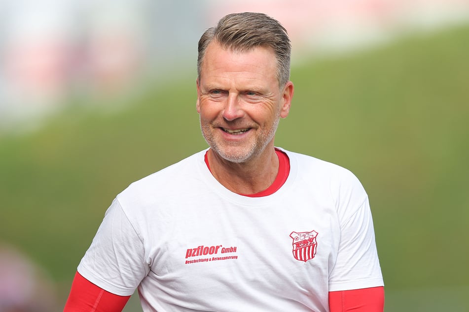 Wurde am Samstag 57. Das Geschenk in Form von drei Punkten gab's vom Team: FSV-Trainer Rico Schmitt.