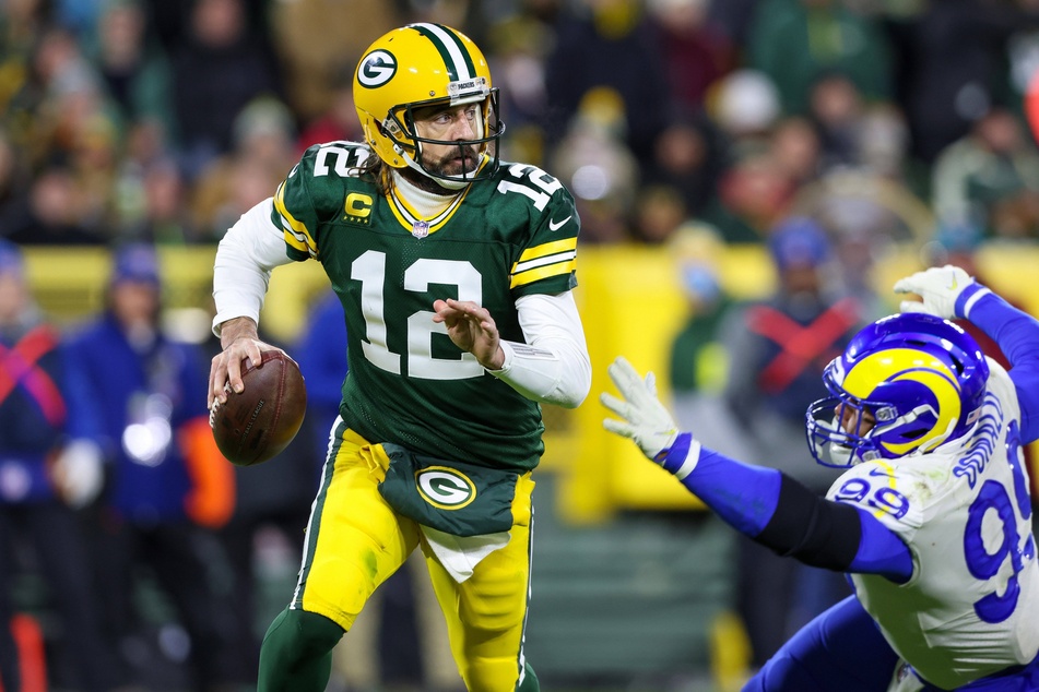Packers quarterback Aaron Rodgers threw two touchdowns against the Rams on Sunday.