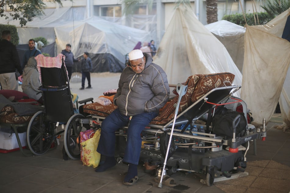 Palästinenser suchen am Gaza European Hospital Schutz vor den israelischen Luftangriffen.