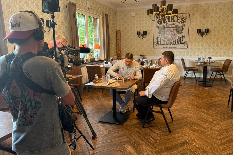 Der Finaltag der Woche sendet aus der Villa Lilo in Haldensleben bei Magdeburg.