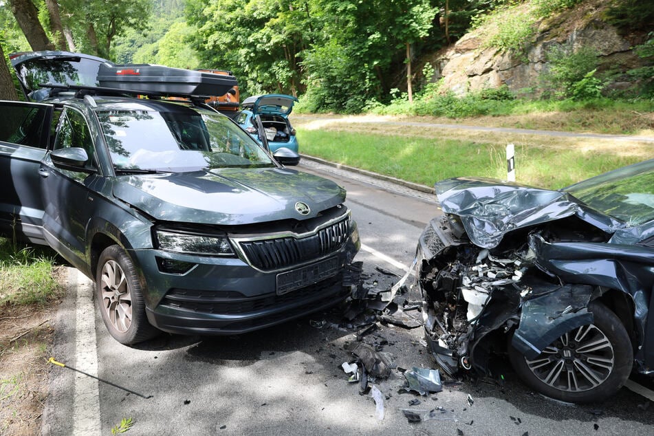 Durch den Crash sprangen sowohl im Skoda als auch im Seat die Airbags auf. Beide Autos wurden abgeschleppt.