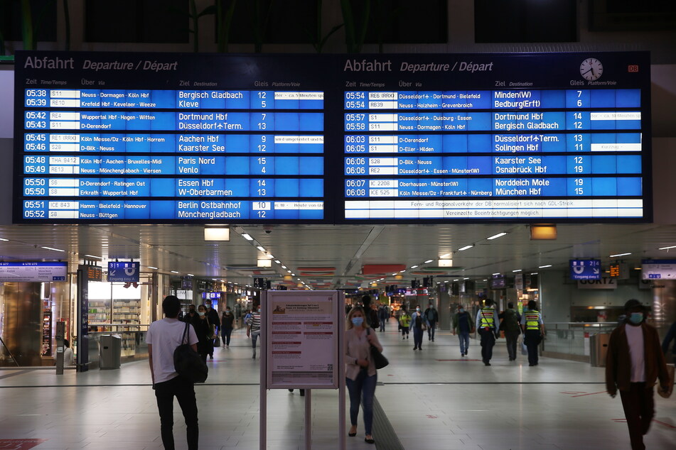 Die Bundespolizei sperrte am Hauptbahnhof Düsseldorf die Gleise 13 bis 18. (Archivbild)