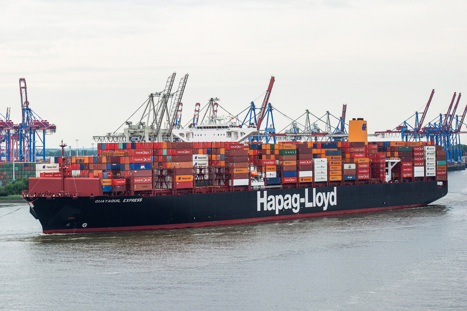 Für Hapag-Lloyd fahren mehr als 234 Containerschiffe wie die "Guayaquil Express". (Archivbild)