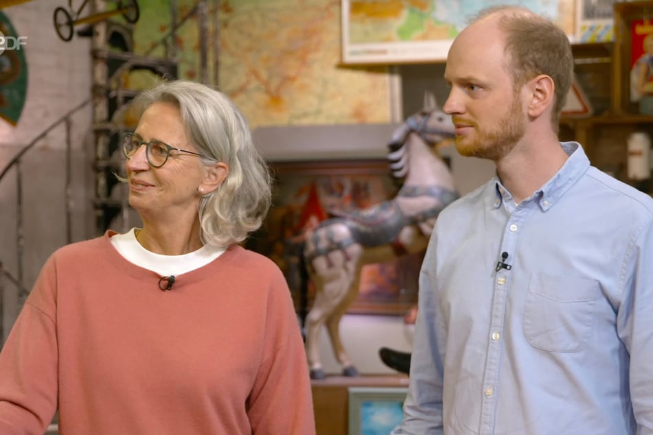 Claudia Franke und ihr Sohn Johannes wollen bei "Bares für Rares" einen Nachlass ihres Onkels verkaufen.