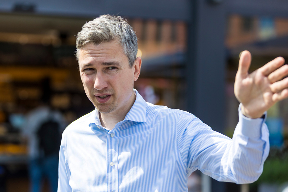 Der Geschäftsbereich von Baubürgermeister Stephan Kühn (44, Grüne) prüft Unterbringungsstandorte in Dresden.