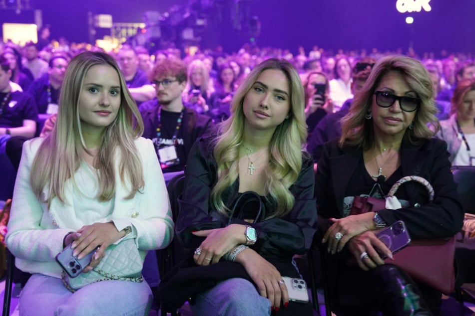 Carmen Geiss und ihre Töchter Davina (l.) und Shania sind ein eingespieltes Team.