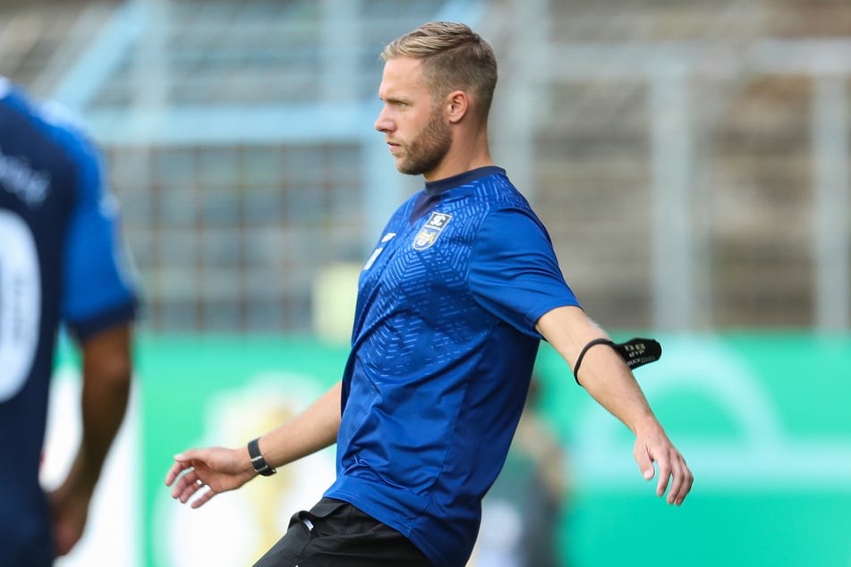 Daniel Brinkmann (39) spielte selbst unter anderem für Arminia Bielefeld und Energie Cottbus. Den Lausitzern kann er heute Schützenhilfe im Kampf um die Meisterschaft leisten.