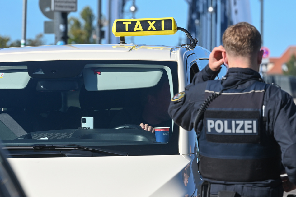 Die Polizei fand beim 49-jährigen Taxifahrer Hinweise auf mögliche Drogengeschäfte. (Symbolbild)