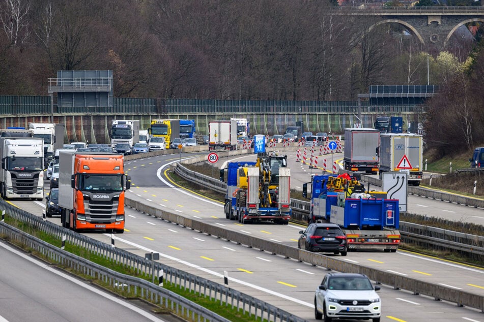 Die Autobahn 4 nahe dem Kreuz Chemnitz wird 2026 ein Nadelöhr, denn es stehen umfangreiche Baumaßnahmen an.