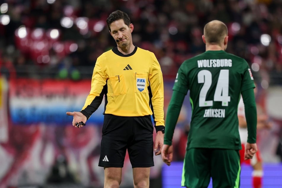 Matthias Jöllenbeck (39) pfiff die Partie weitestgehend souverän. Die entscheidende Szene im Strafraum hat er aber nicht gesehen.