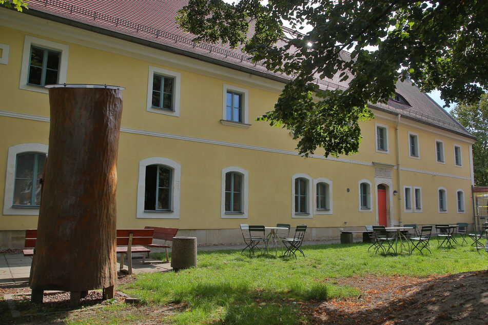 Der Palitzschhof mit Museum ist der einzige erhaltene Dreiseitenhof des alten Dorfes Prohlis und nach dem Wissenschaftler Palitzsch benannt.