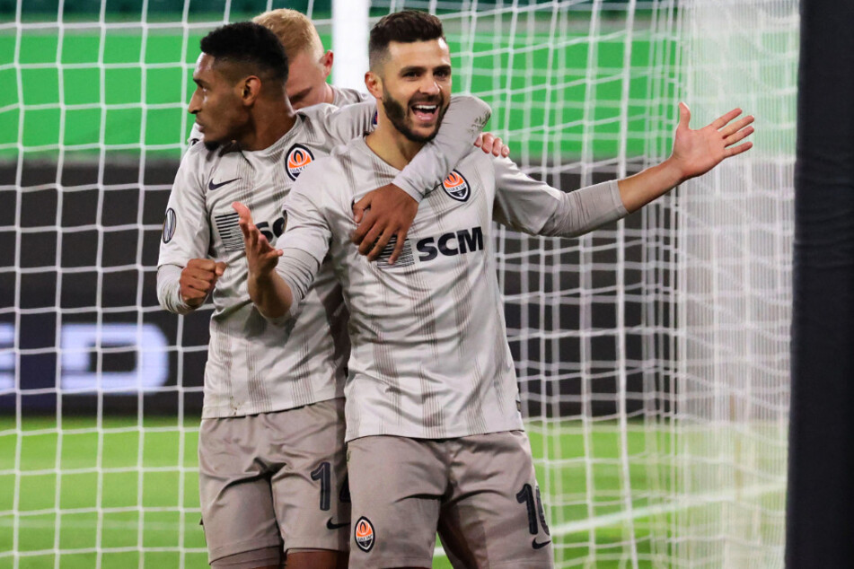 Auch in der Ukraine rollt der Ball. Schachtjor Donezk um Junior Moraes verlor nach dem Sieg unter der Woche in Wolfsburg aber am Sonntag.