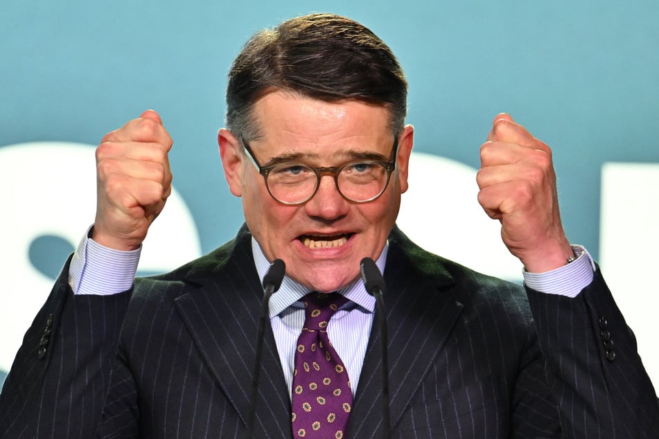 Hessens Ministerpräsident und CDU-Vorsitzender Boris Rhein (54) dürfte mit dem vorläufigen Trendergebnis der Kommunalwahl in Hessen zufrieden sein.