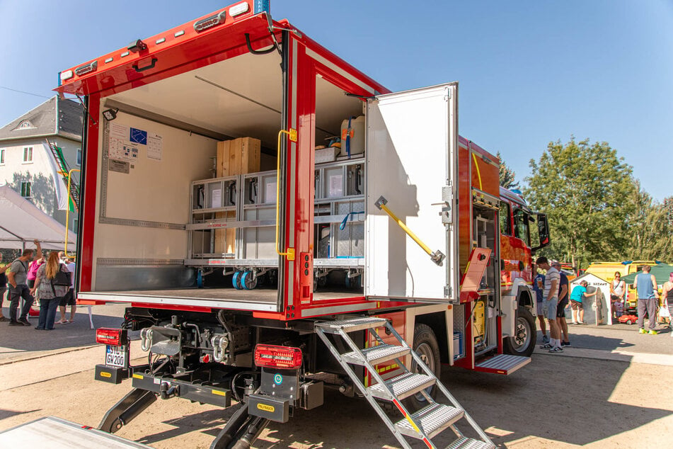 Im neuen Löschfahrzeug ist Platz für elf Rollcontainer.