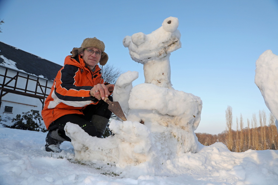 Im Januar 2021 baute Dieter Scholz das Faultier Sid aus dem Film "Ice Age".