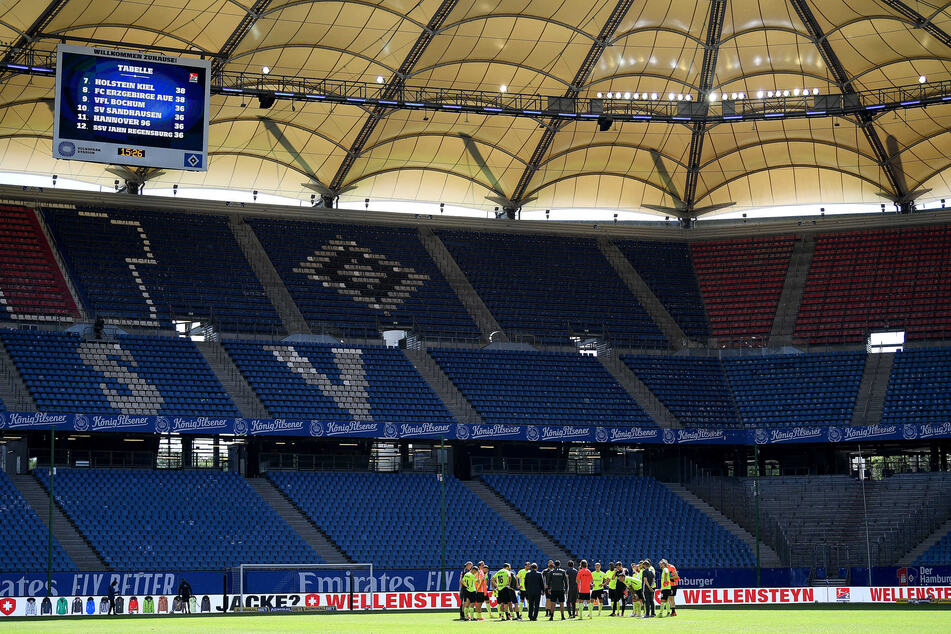 Das Volksparkstadion des HSV: Wenn es nach Angela Merkel geht, bleiben die Tribünen von deutschen Fußballstadien noch bis mindestens zum 31. Dezember leer.