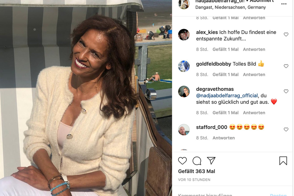Nadja lächelt glücklich in die Kamera.