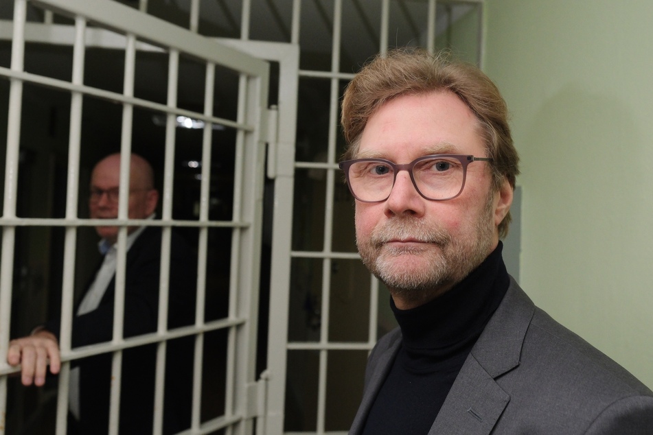Thüringens Migrations- und Justizminister Dirk Adams (54, Grüne) soll nach Vorstellung des eigenen Partei-Vorstands seinen Ministerposten räumen.
