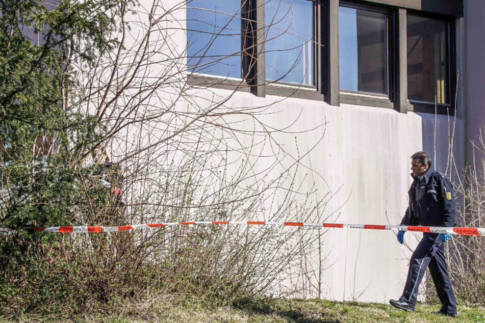 Hat Mann Vater, Vermieter und dessen Freundin getötet? Mordprozess geplant