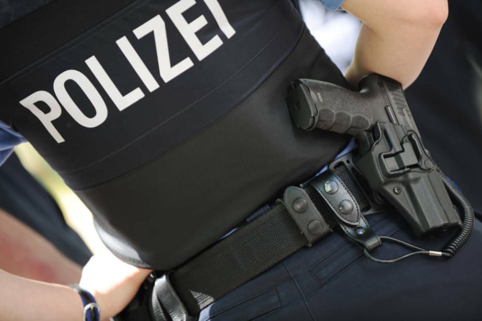 Die Polizei sucht nun nach dem 20 bis 25 Jahre alten Täter (Symbolbild)