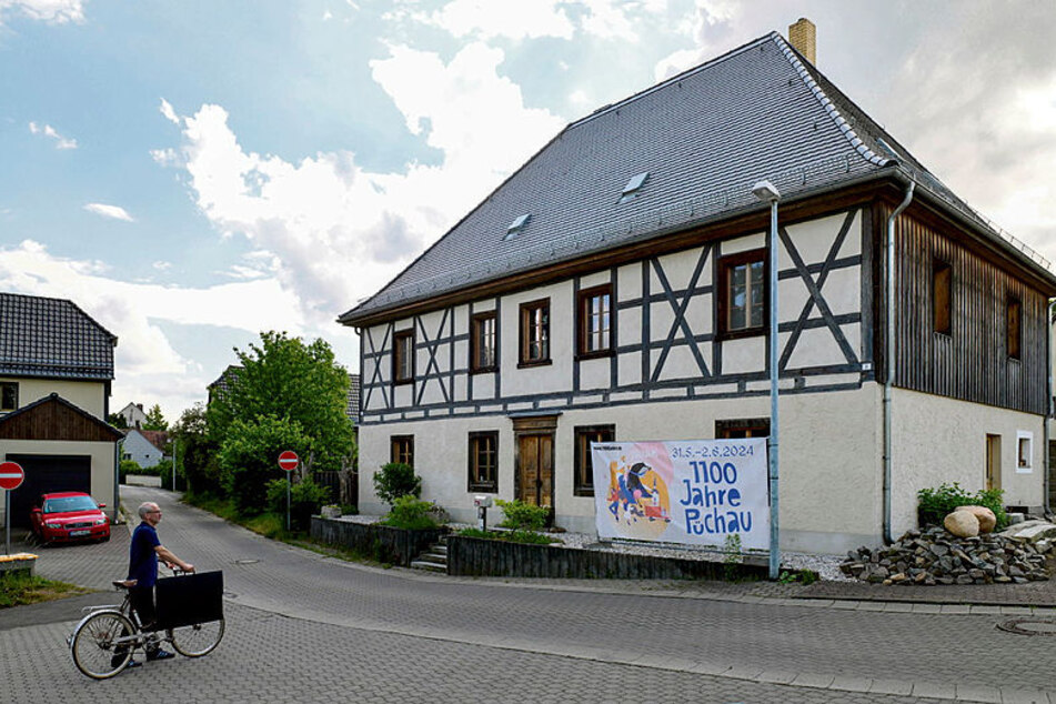 Ach da macht schon wieder jemand Werbung für ein Dorfjubiläum? In Püchau ist das etwas ganz Besonderes: Keine andere Ortschaft in Sachsen konnte bisher mit 1100 Jahren angeben.
