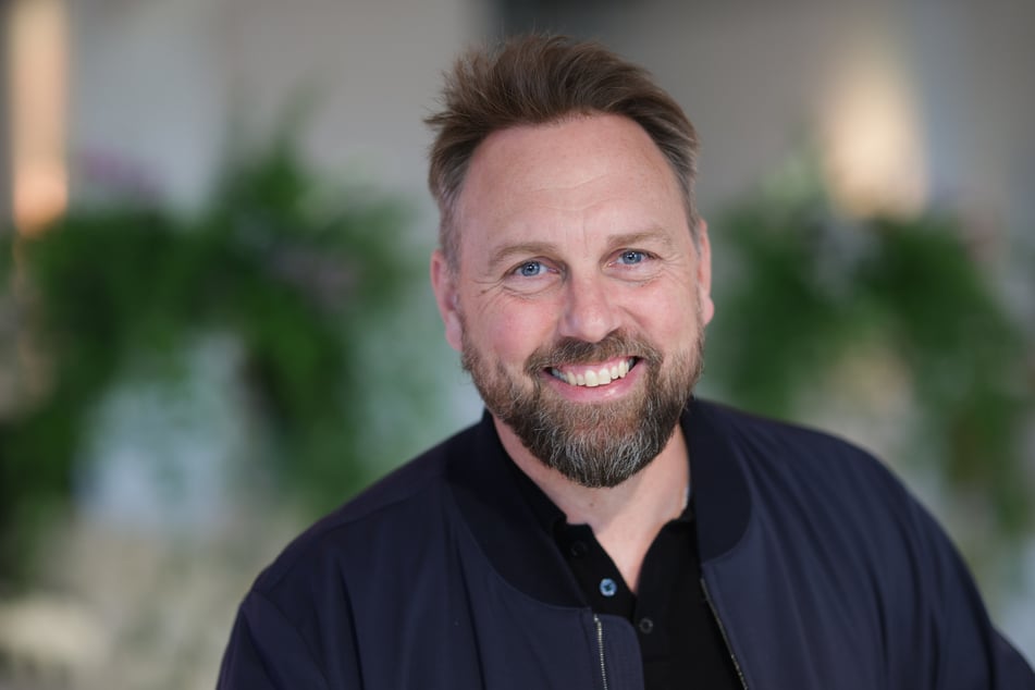 Steven Gätjen (53) wurde in der "NDR Talk Show" mit einem Preis überrascht. (Archivbild)