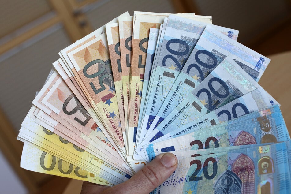 Das Geld wurde offenbar durch Blüten ausgetauscht. (Symbolbild)