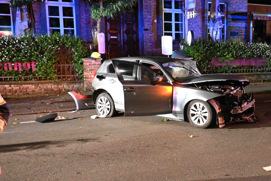 Mann überfährt Fußgänger: Eine Person stirbt noch vor Ort, Heli muss umkehren!