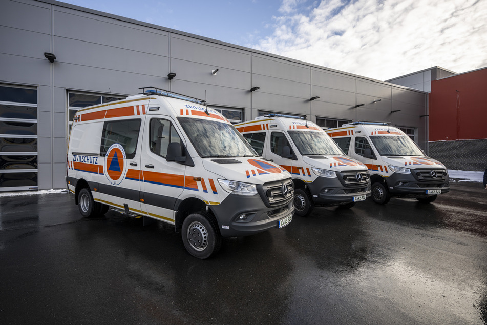 Drei neue Krankentransportwagen wurden am heutigen Dienstag an die Freiwillige Feuerwehr Altchemnitz, den ASB und das DRK übergeben.