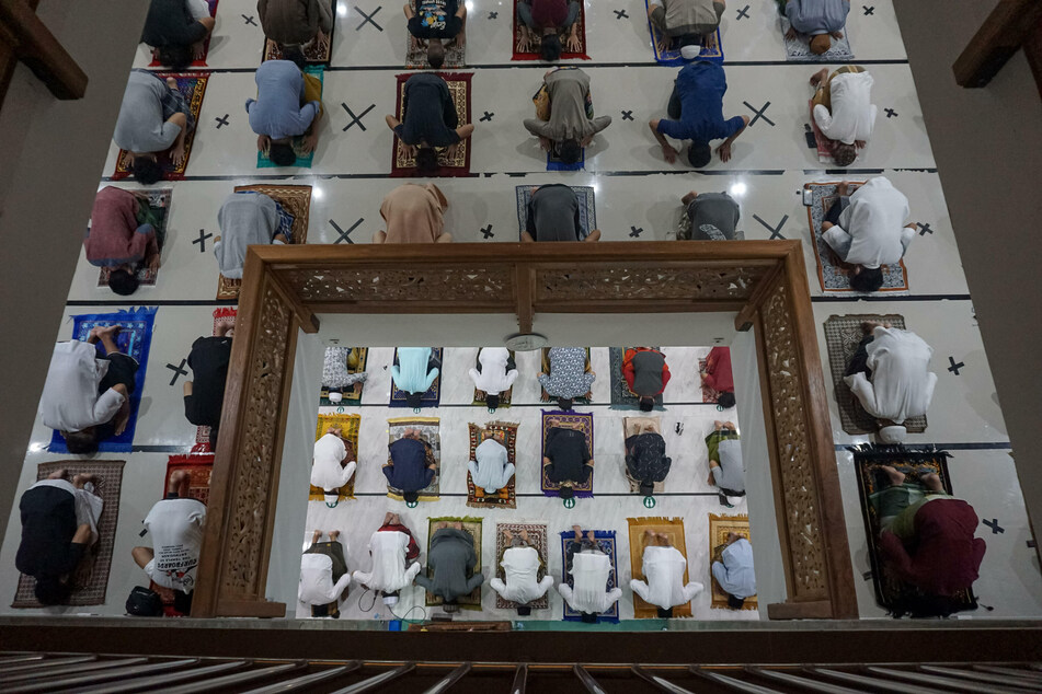 Für Muslime beginnt der Fastenmonat Ramadan, das birgt in Corona-Zeiten einige Gefahren.