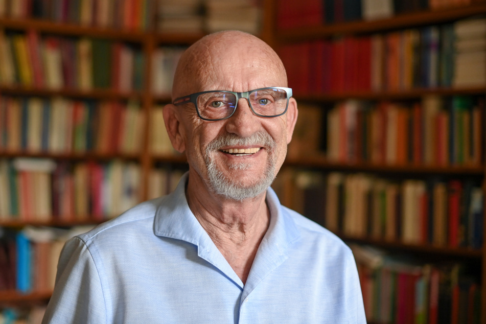 Der Sexualwissenschaftler und Schwulenvordenker Martin Dannecker (78) hält die Corona-Krise für wenig vergleichbar mit der HIV- und Aids-Pandemie.