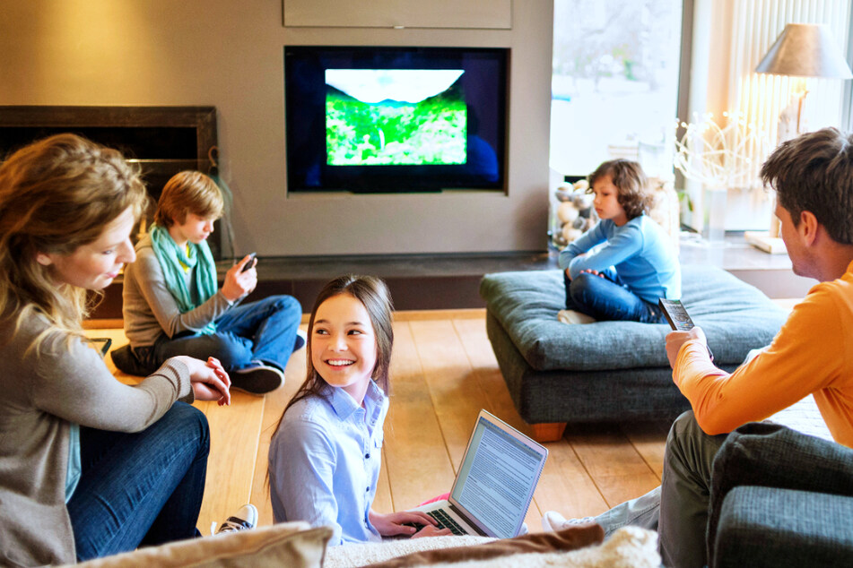 Mit GigaNetz Glasfaser-Internet surft die ganze Familie im digitalen Netz von Morgen.
