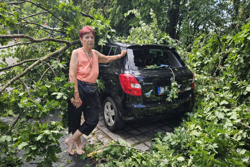 Ruth Bader (70) aus Dippoldiswalde wurde vom Sturm überrascht.